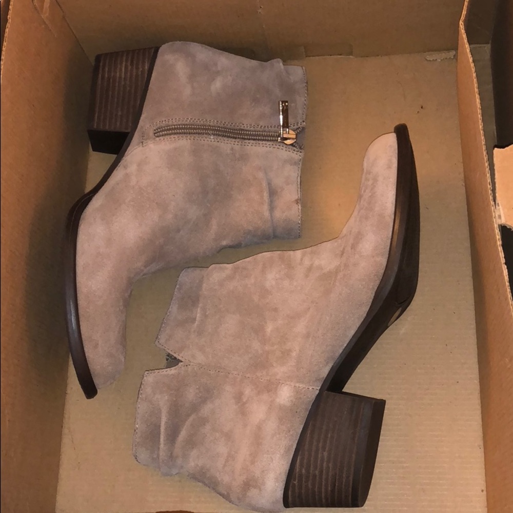 Ankle boots w/ side zipper